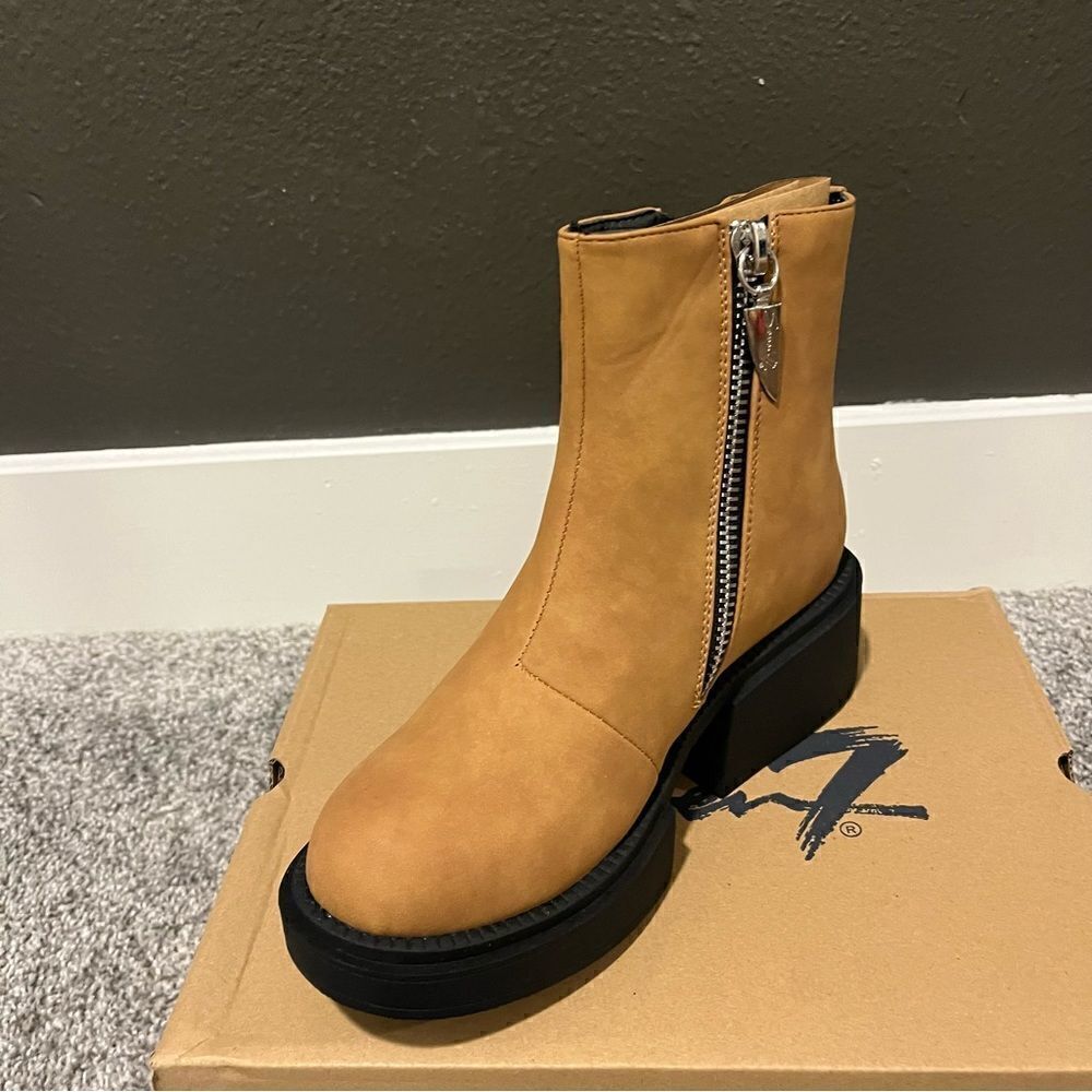 SEVEN7 Women's Vault Boots - Picture 9 of 13